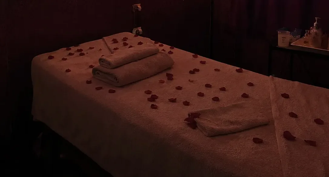 Masaj odasındaki masaj masası — Lila Spa, Gaziosmanpaşa misafirlerine hizmet veren salon